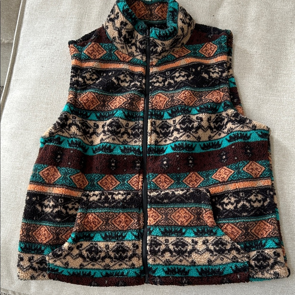 SHEIN Patterned Sherpa Fleece Zip Vest in Teal, Brown & Cream
